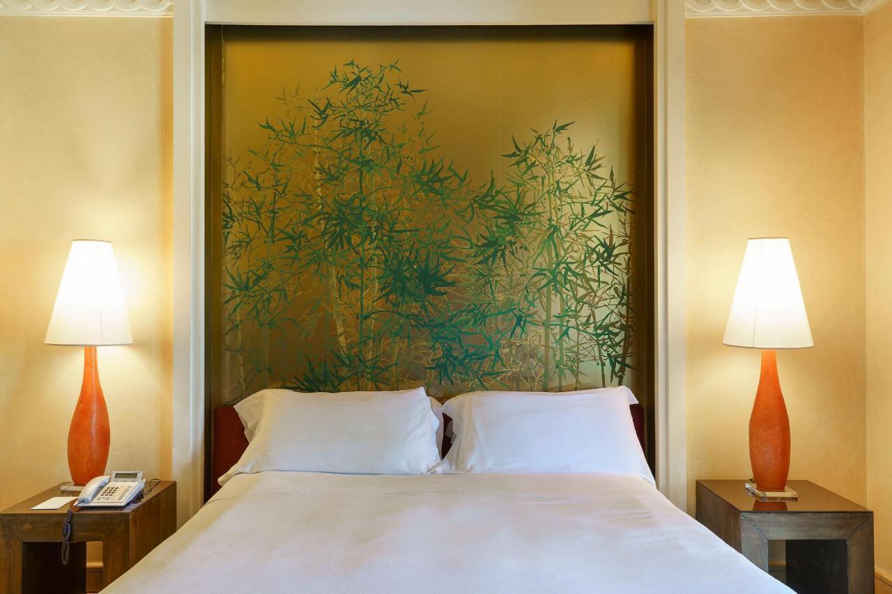 罗曼诺宫豪华酒店 卡塔尼亚 外观 照片 A bedroom at the Mandarin Oriental, Bangkok