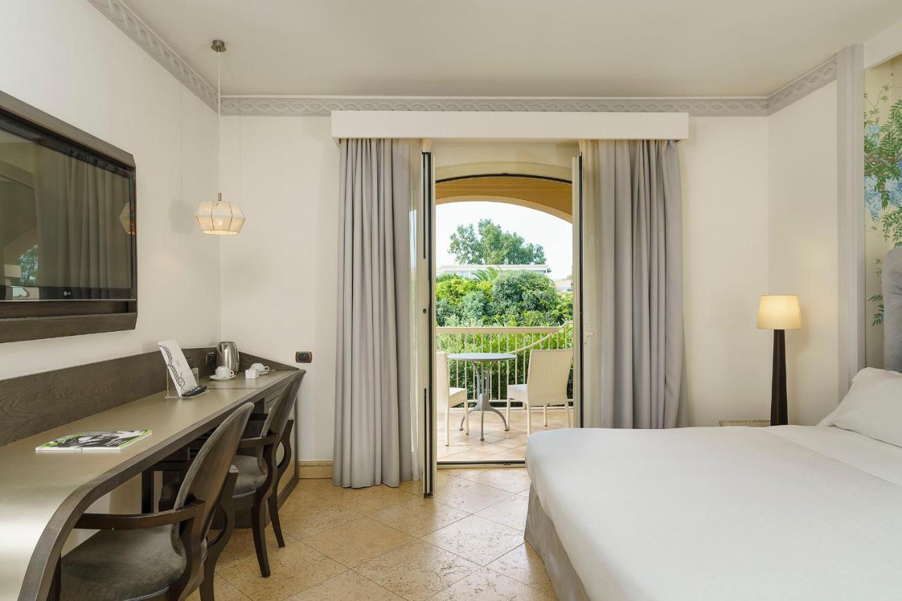 罗曼诺宫豪华酒店 卡塔尼亚 外观 照片 A room at the hotel