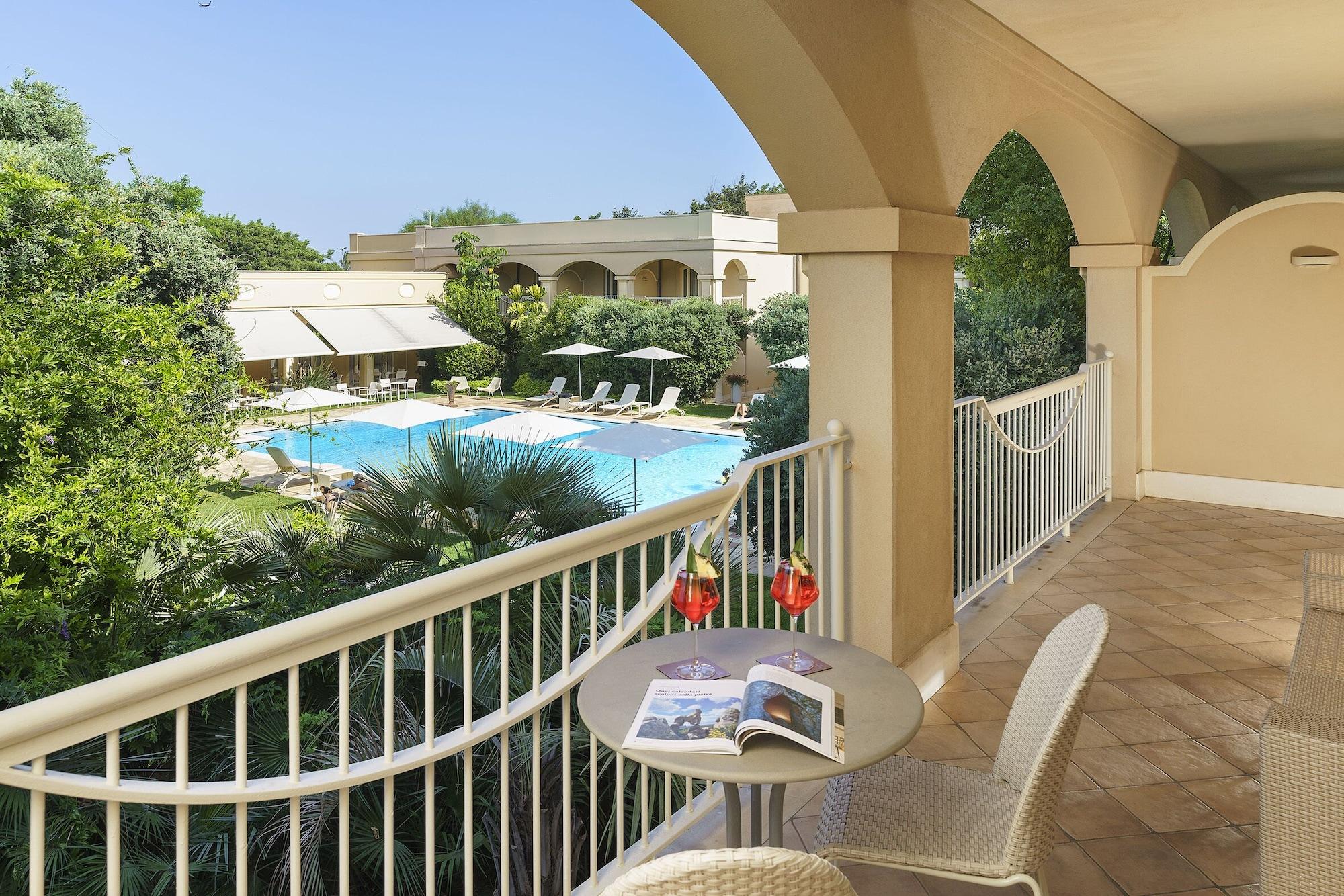 罗曼诺宫豪华酒店 卡塔尼亚 外观 照片 The Westin Resort & Villas, Naoussa, Paros
