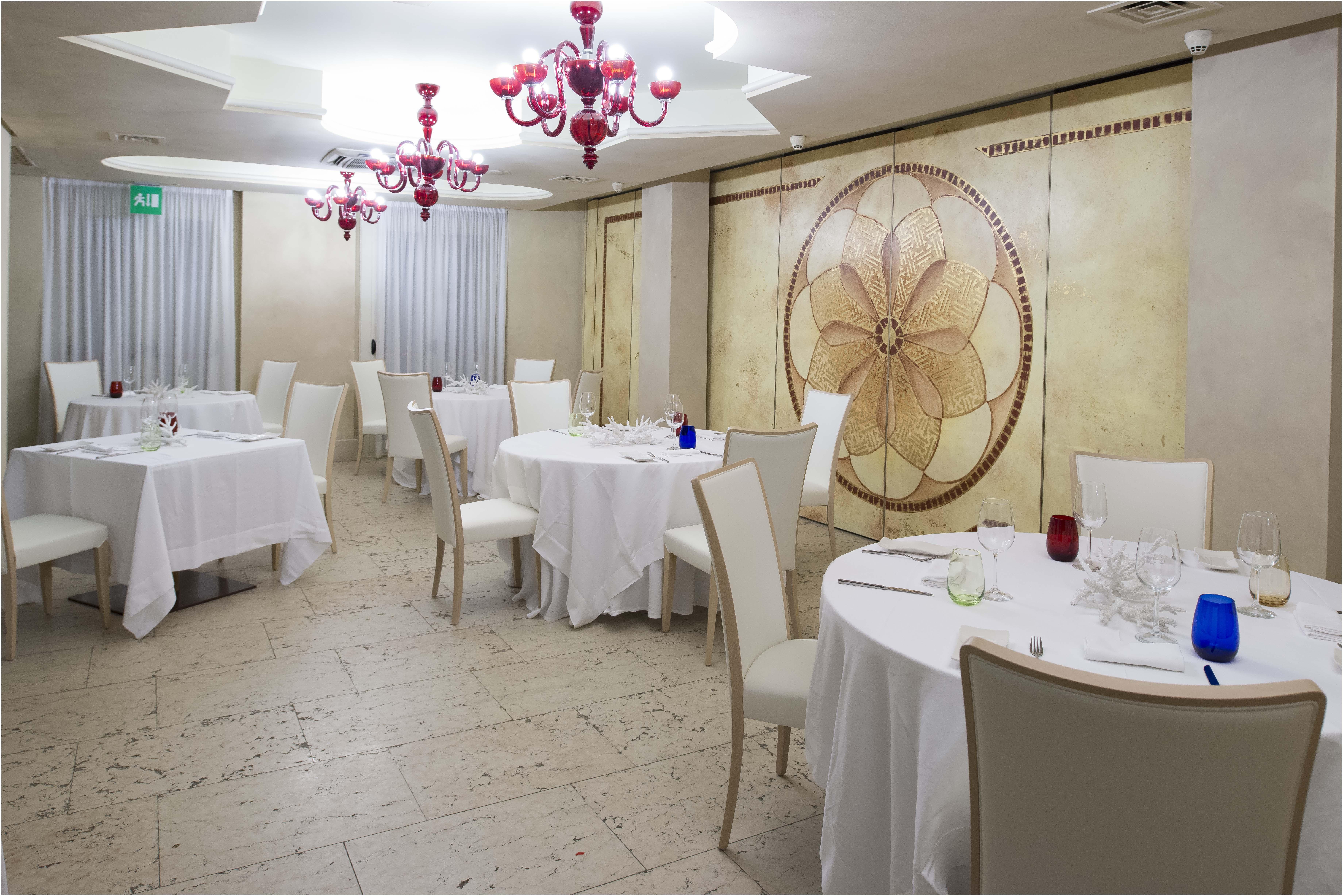 罗曼诺宫豪华酒店 卡塔尼亚 外观 照片 Restaurant "La Perla"