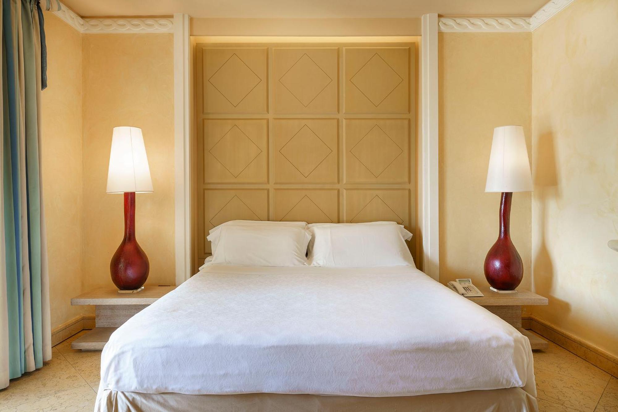 罗曼诺宫豪华酒店 卡塔尼亚 外观 照片 A bedroom at the hotel