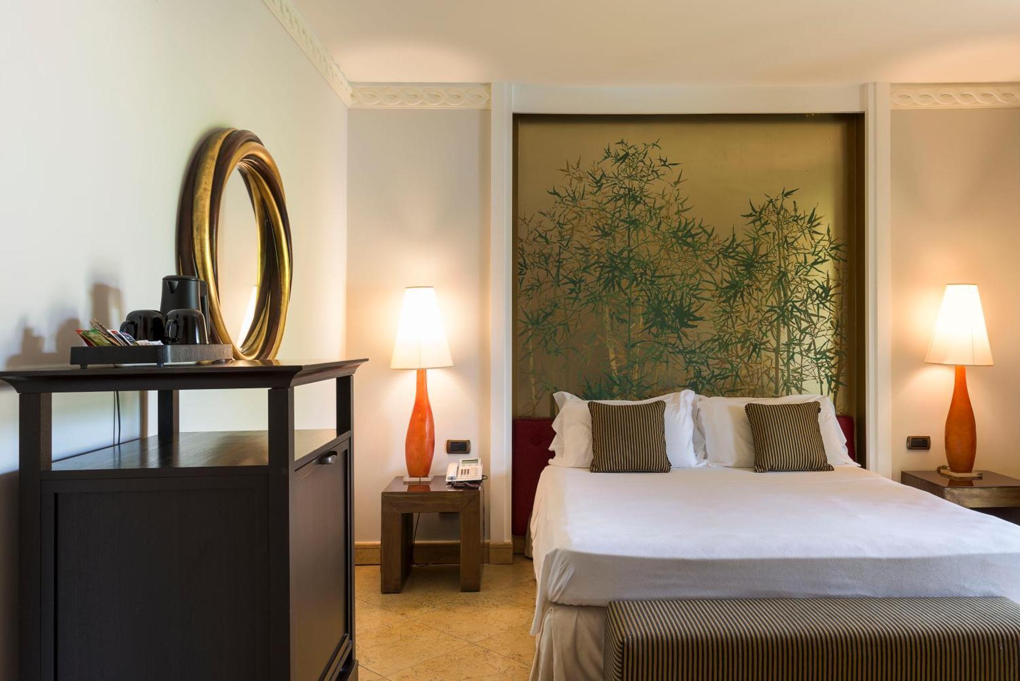 罗曼诺宫豪华酒店 卡塔尼亚 外观 照片 A room at the Mandarin Oriental, Madrid