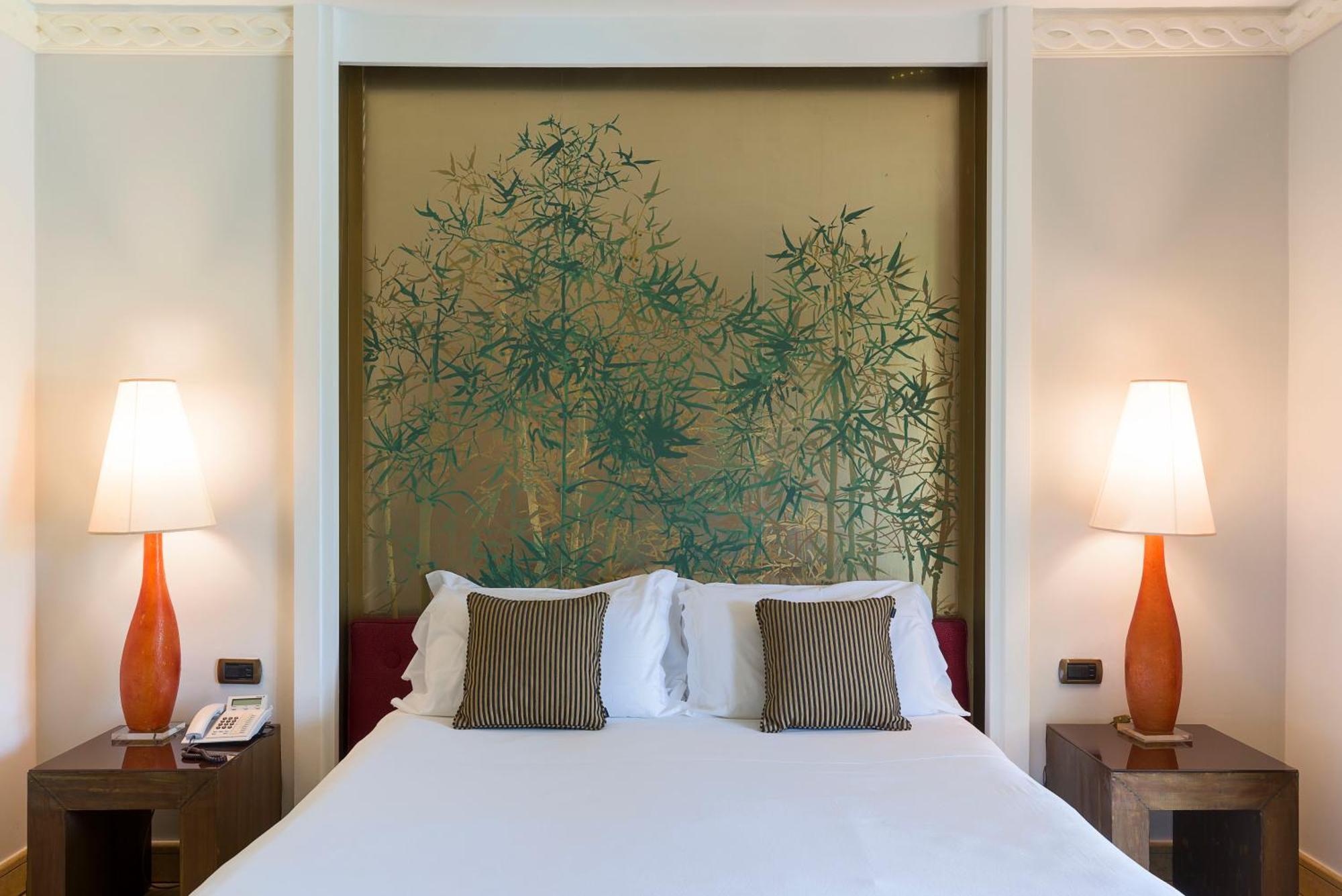 罗曼诺宫豪华酒店 卡塔尼亚 外观 照片 A bedroom at the Mandarin Oriental, Bangkok