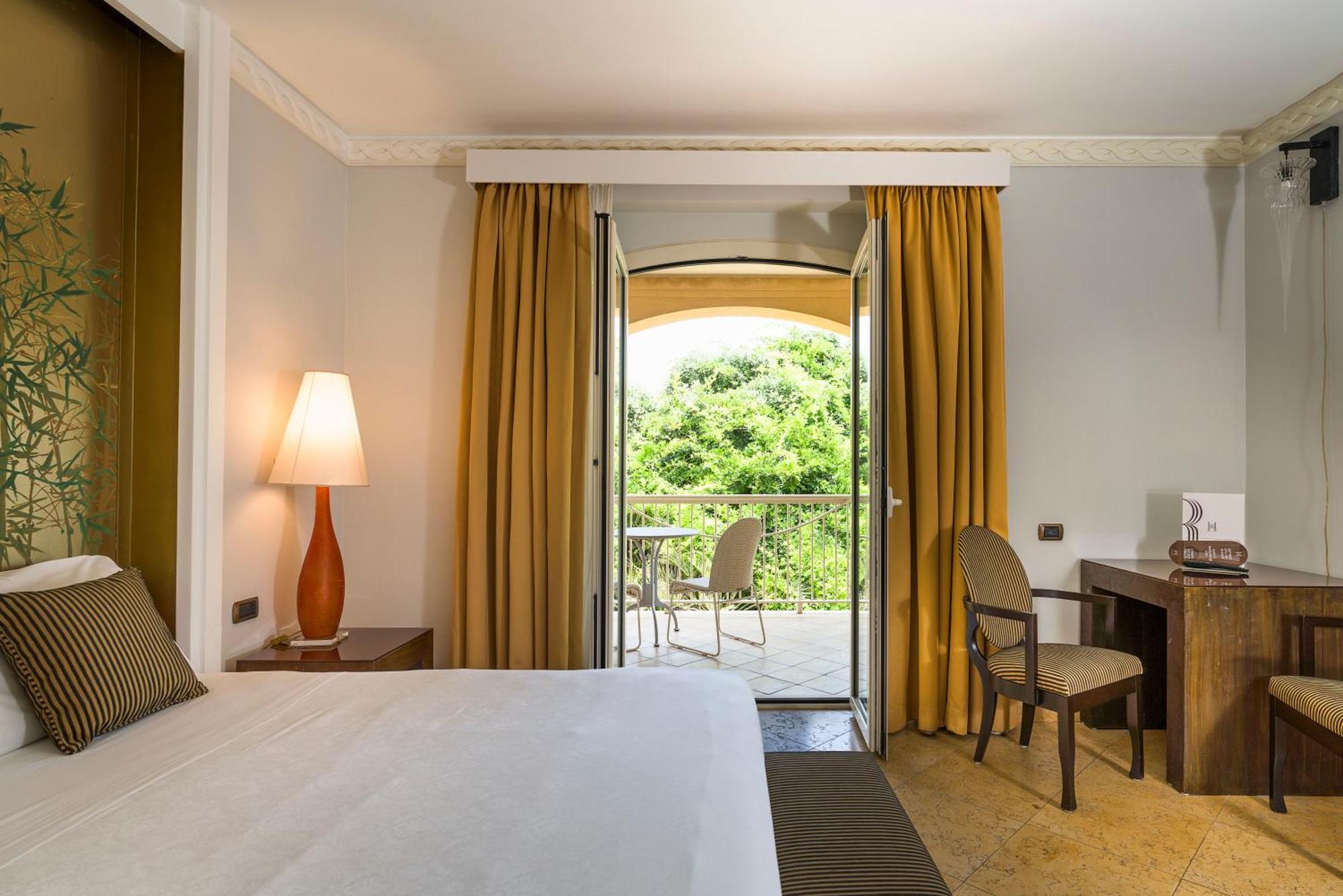 罗曼诺宫豪华酒店 卡塔尼亚 外观 照片 A room at the hotel