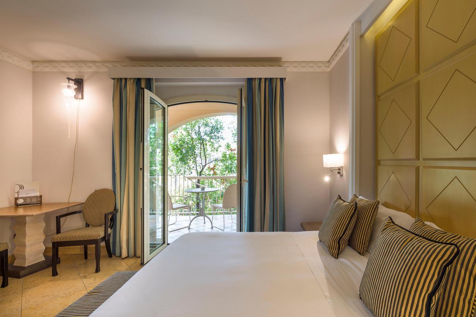 罗曼诺宫豪华酒店 卡塔尼亚 外观 照片 A room at the hotel